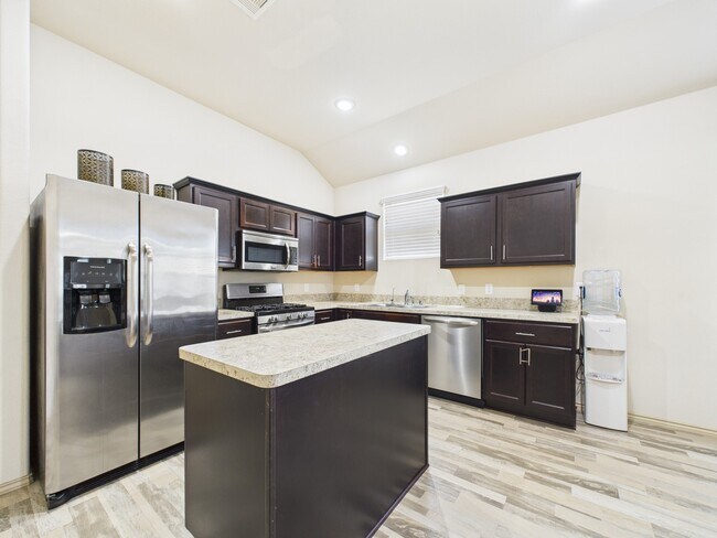 Building Photo - 5206 Rosehill Ridge Ct