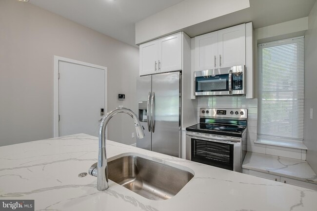Photo - 2019 N College Ave Apartment