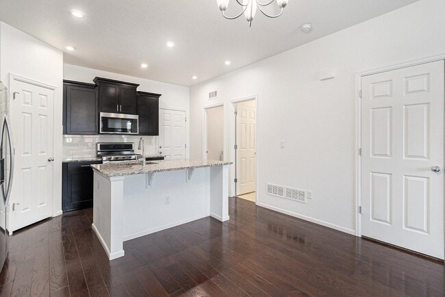 Building Photo - 221 Jackson Dr