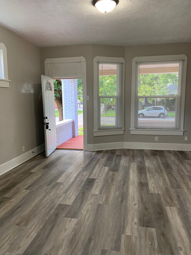 Foto del edificio - 1053 Villa Ave