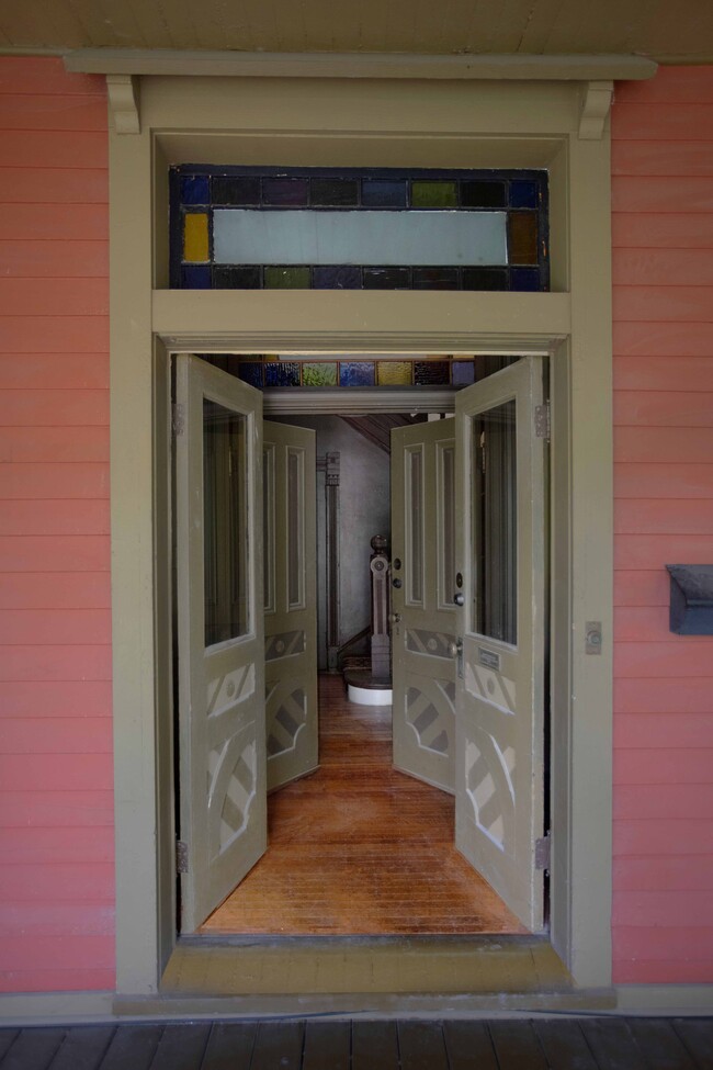 Entryway - 1936 S 33rd St