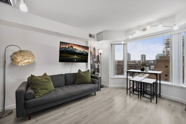 Building Photo - 155 Yorkville Ave