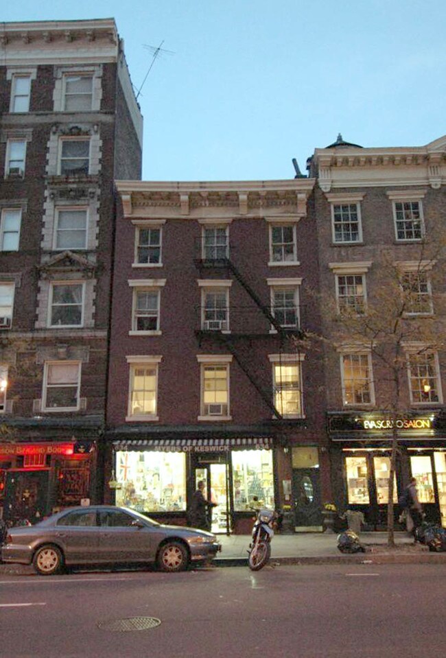 Building Photo - 634 Hudson St