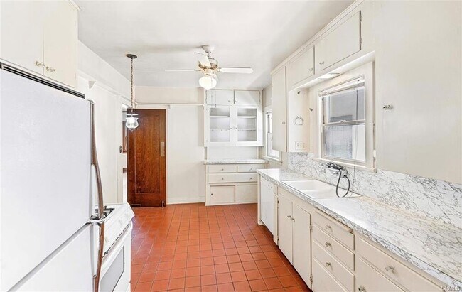 Foto del edificio - 117 East Bay Avenue, Newport Beach, CA 926...