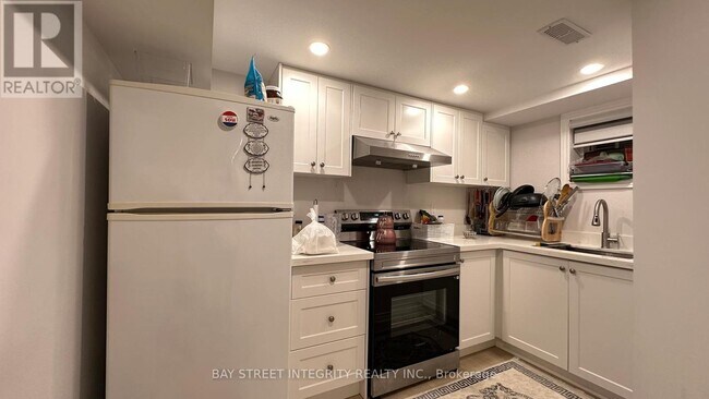 Building Photo - 272 Epsom Downs Dr