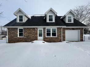 Building Photo - 3423 Minor Dr