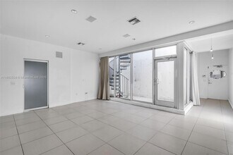 Building Photo - 229 8th St