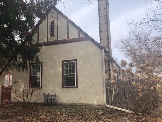 Foto del edificio - 1657 Randolph Ave