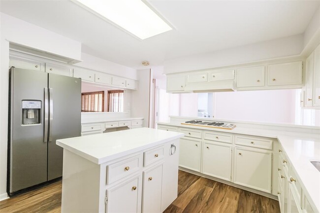Building Photo - 1047 Honey Hill Dr