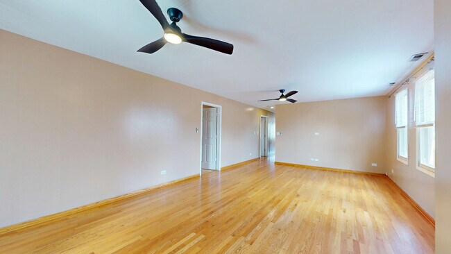 Foto del edificio - 5242 W Roscoe St