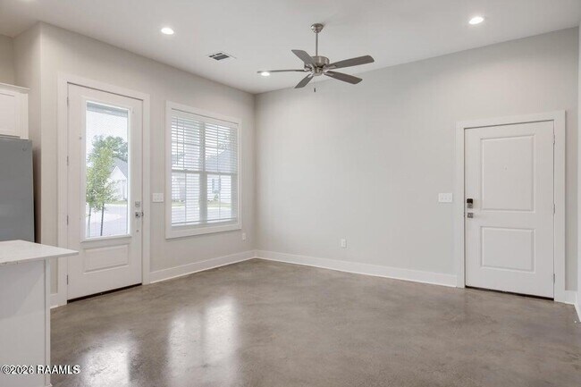 Building Photo - 107 Satsuma Dr