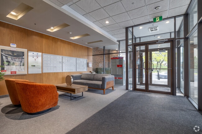 Lobby Photo - Tour Sherbrooke