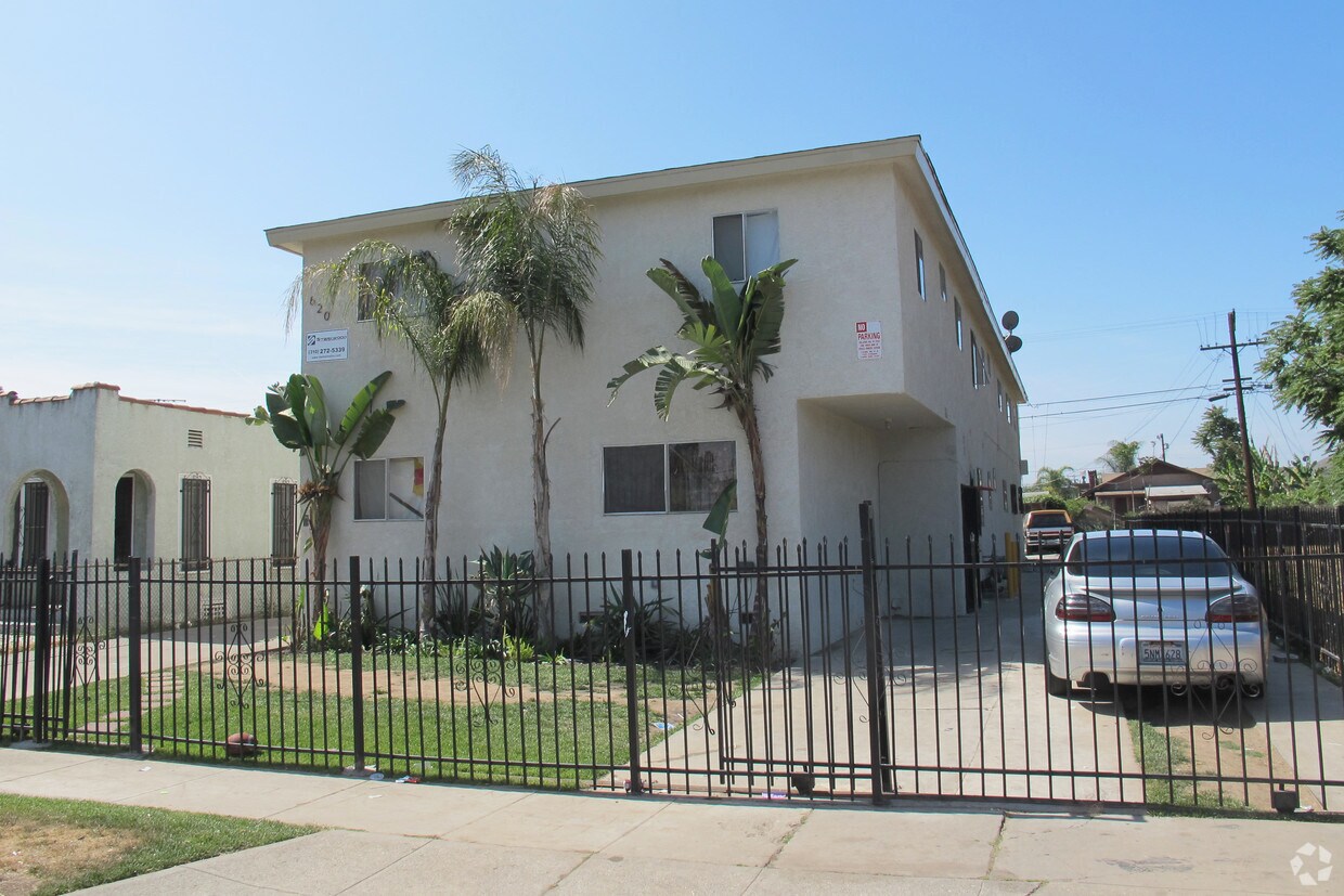 Building Photo - 620 W 84th St