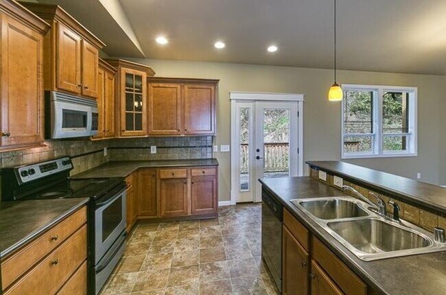 Foto del edificio - Newer Happy Valley Home – Easy Walk to WWU & Minutes from Downtown Bellingham