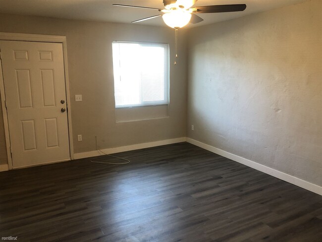 Building Photo - 2 br, 1.5 bath  - 1007 E Roma Ave Apt C
