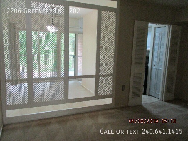 Foto del edificio - 2206 Greenery Ln