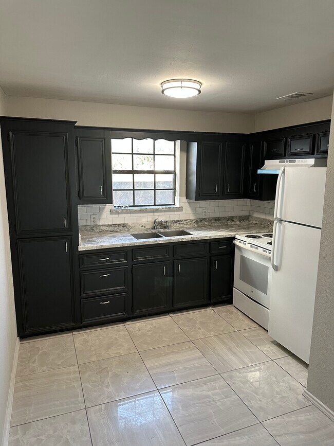Quartz countertops - 1012 Doherty Ave