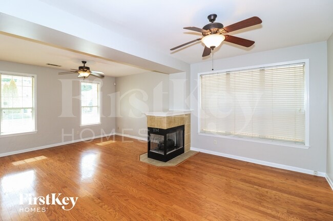 Building Photo - 4568 Park Ridge Pkwy