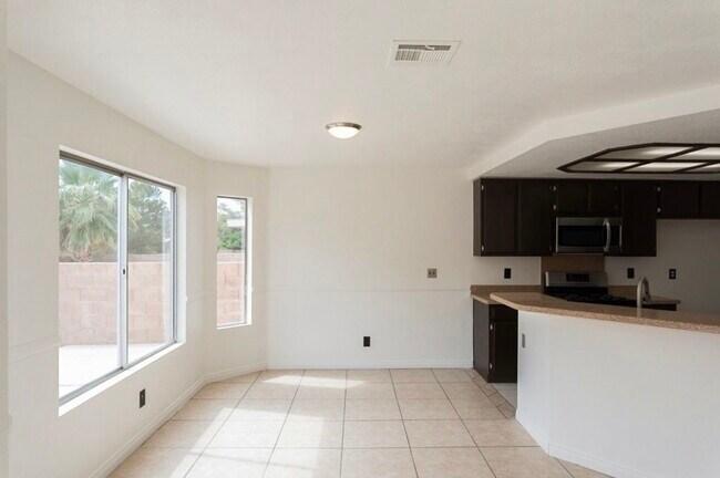 Building Photo - 134 Almendio Ln