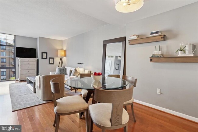 Building Photo - 1021 N Garfield St