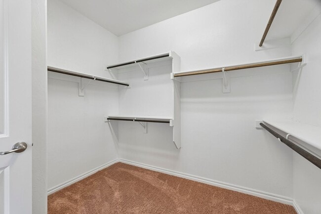 Building Photo - 3 bedroom 2 bath near Paycom!