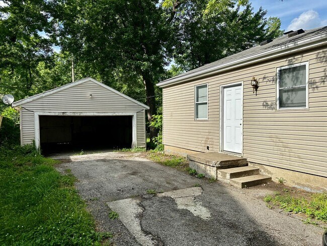 Building Photo - 10516 E 27th Terr