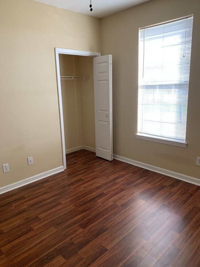 Building Photo - 3rd Floor 2 Bedroom Condo with a Golf Course View