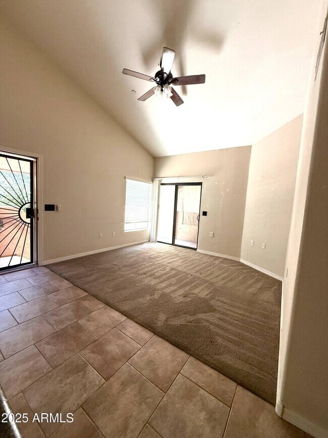 Foto del edificio - 1351 N Pleasant Dr