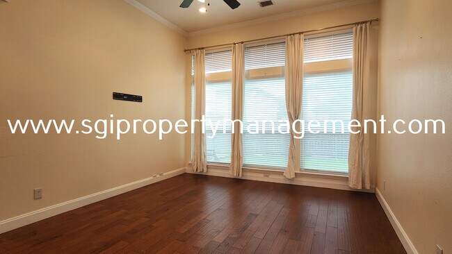 Foto del edificio - 4021 Christopher Way