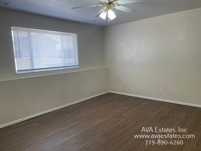 Foto del edificio - 729 E Laporte Dr