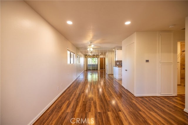 Foto del edificio - 675 Los Felices Cir W