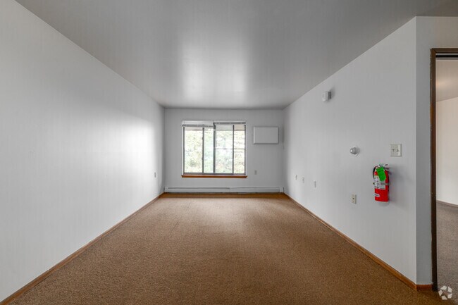 1 dormitorio, 1 baño - 650 pies cuadrados - Sala de estar - Kenosha Gardens Apartments