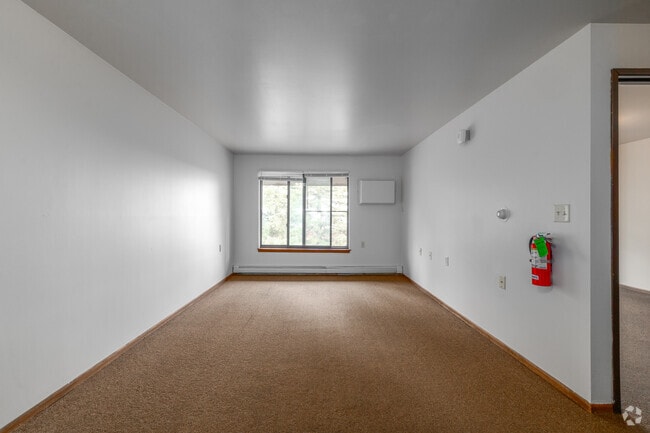 1BR, 1BA - 650SF - Living Room - Kenosha Gardens Apartments