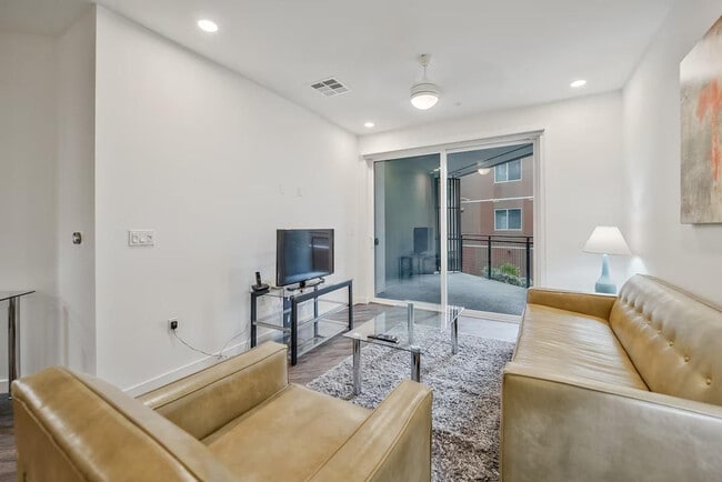 Foto del edificio - 375 Camino De La Reina