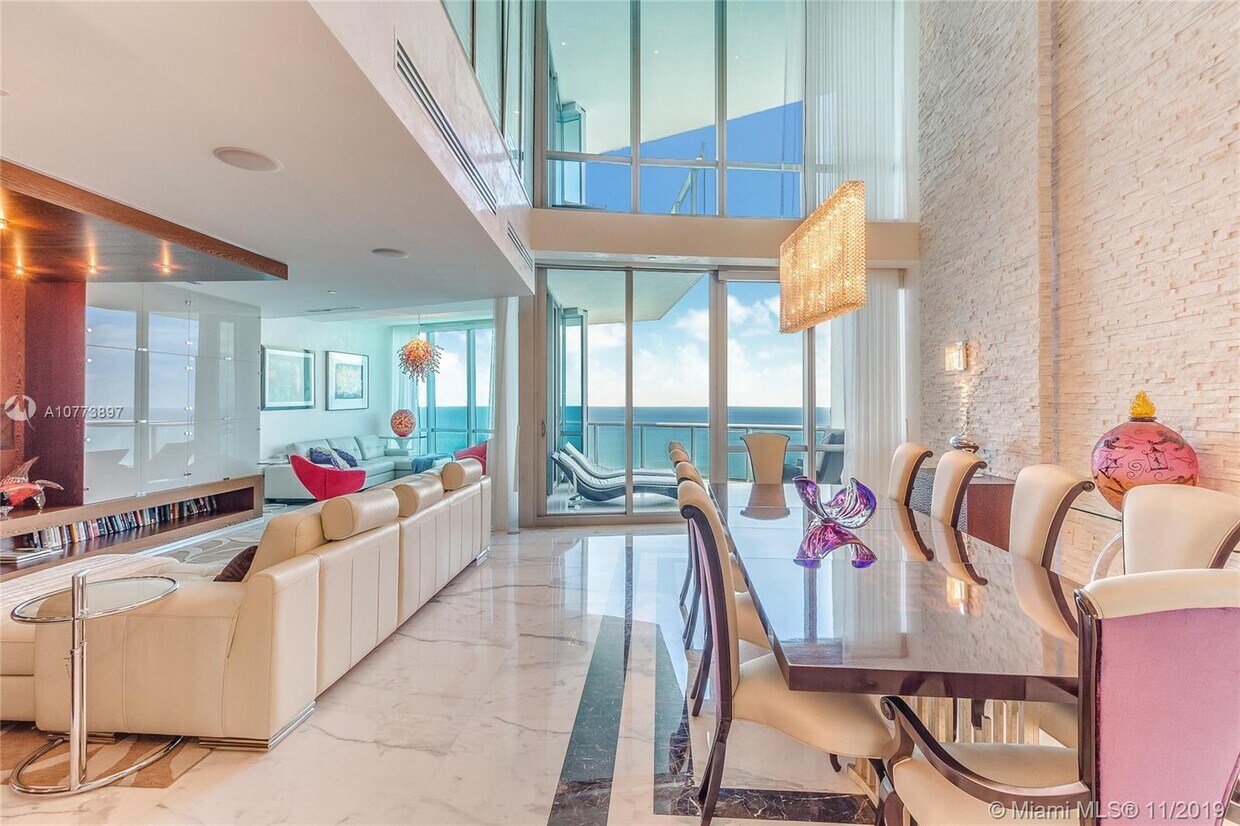 Primary Photo - 17121 Collins Ave