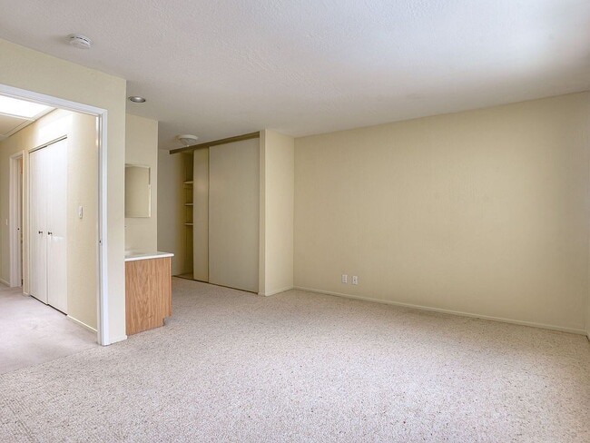 Foto del edificio - "Charming 2-Bed, 2-Bath Menlo Park Retreat...