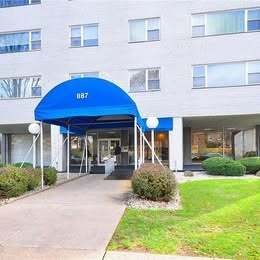 Foto del edificio - 887 Farmington Ave