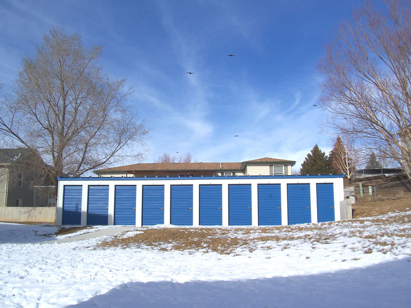 10-unit on-site storage facility. - 1122 Canyon Hills Rd