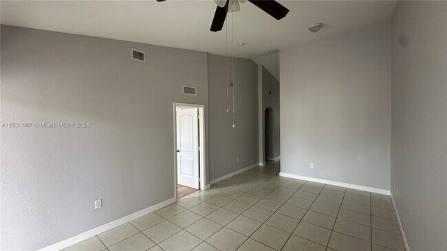 Foto del edificio - 1543 SE 25th St