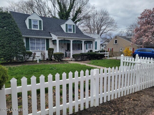 Foto del edificio - 328 Cedar Ave