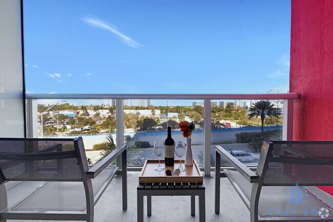 Building Photo - 2602 E Hallandale Beach Blvd