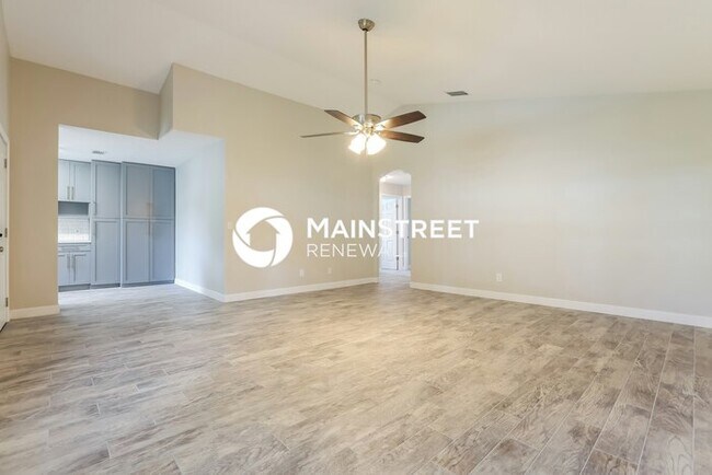 Foto del edificio - 3 Bedroom Pet-Friendly Home in SARASOTA, FL with Main Street Renewal