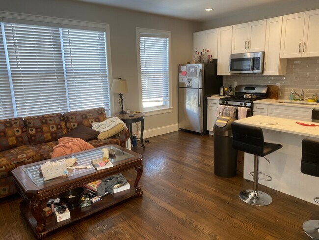 Foto del edificio - 783 Parker St