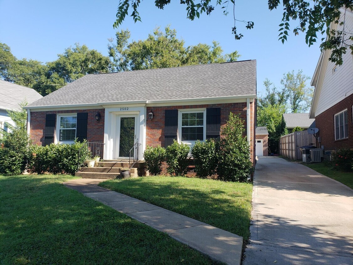 Primary Photo - 2502 W Linden Ave