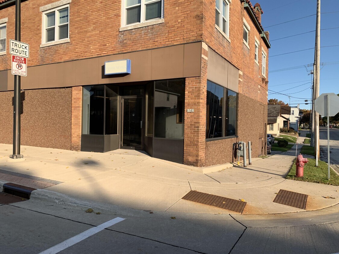 Primary Photo - 1502 Indiana Ave