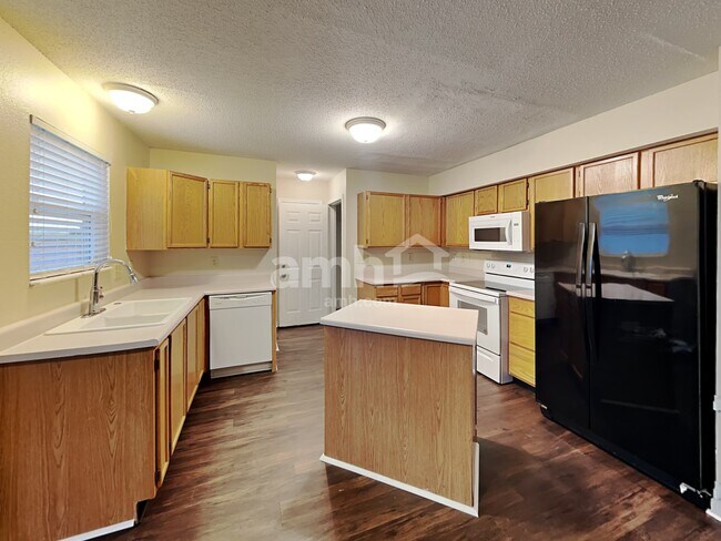 Building Photo - 607 West St