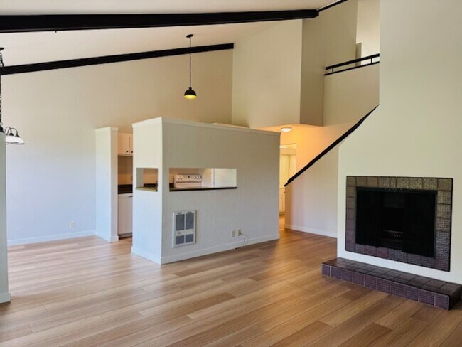Foto del edificio - Spacious Two story 2 bedroom, 2 bath Condo. Move-In ready!!