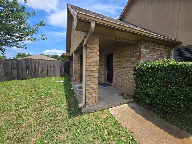 Foto del edificio - 10327 Bernardin Cir