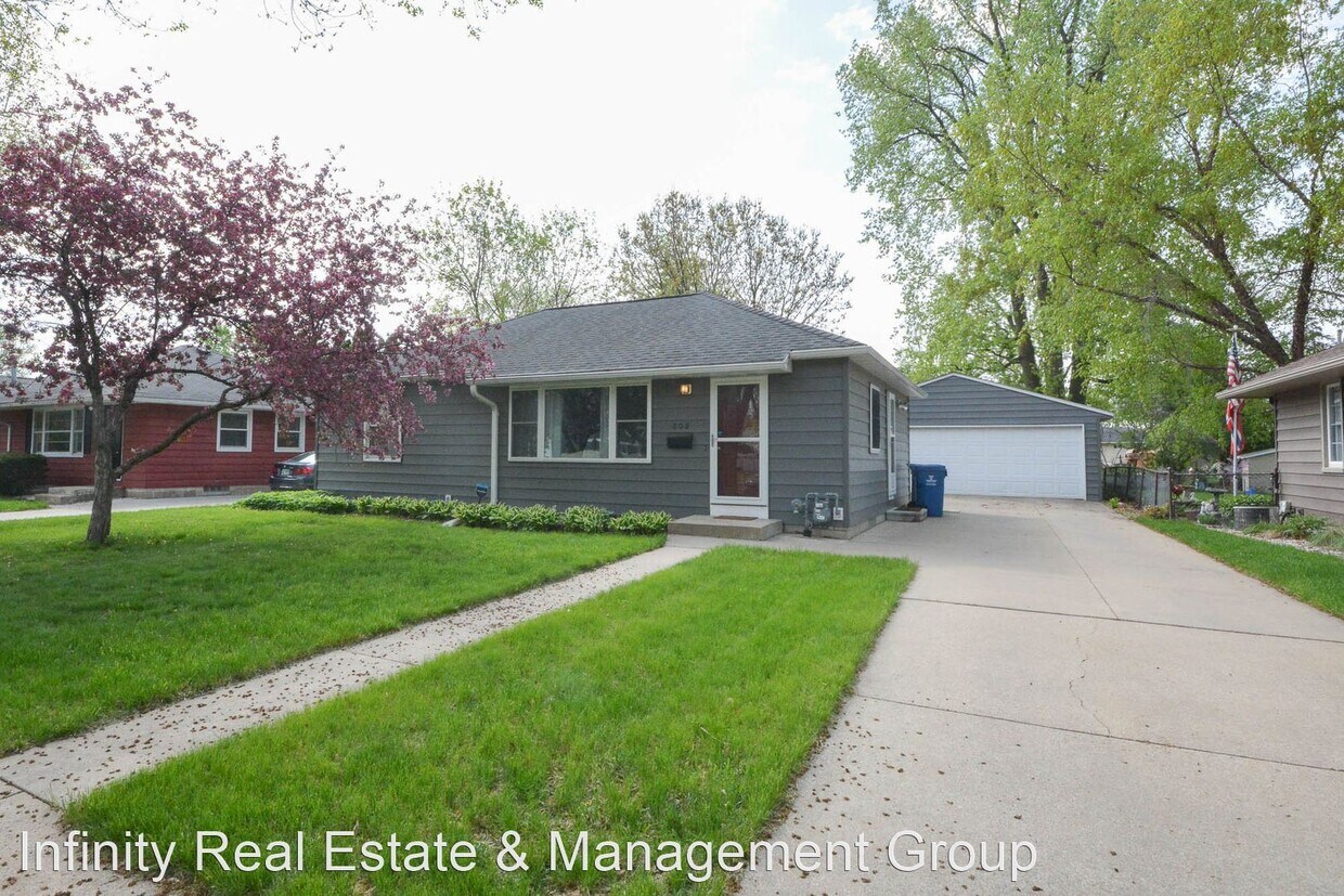 Primary Photo - 3 br, 1 bath House - 808 Memorial Pkwy SW