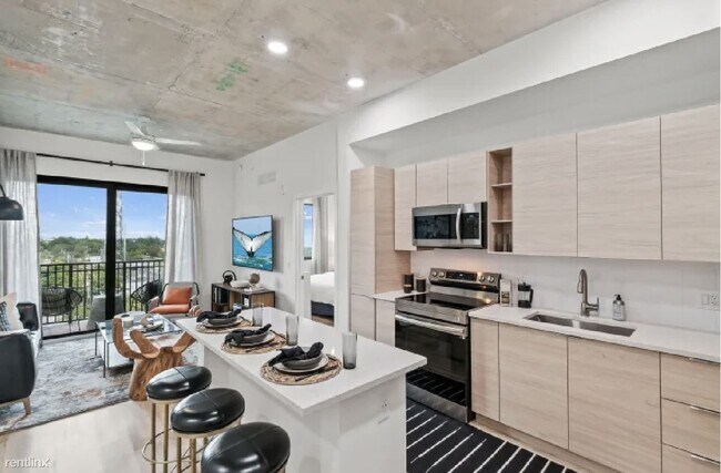 Building Photo - 1 br, 1 bath Condo - 5759 Bird Rd NEW APAR...